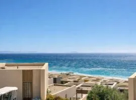 Luxury 2BR Apartment at Green Coast