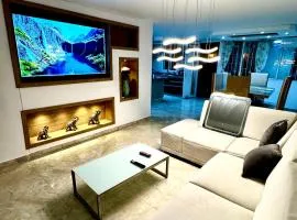 Casa con piscina privada y parking
