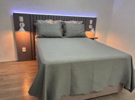 Estúdio com suíte super confortável no centro, ξενοδοχείο σε Ijui