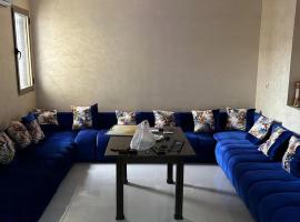 Grand Appartement récent - 2 chambres - Climatisé - Wifi - Parking sécurisé gratuit, hotel a Nador