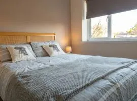 Stylish Morpeth Cottage with Log Burner, Garden and Free Parking