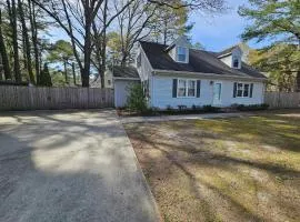 Cozy house 30 mins from beach & near colleges!
