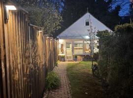 Cozy & Self Contained Garden Bungalow、ソールズベリーのホテル
