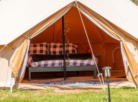 Furnished Bell Tent 1、セント・オーステルのホテル