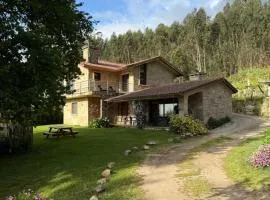Casa O Corvo, chalet cerca de Vigo en plena naturaleza