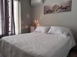 Departamento en planta baja con patio y estacionamiento - Sexta Sección, Mendoza, Hotel in La Cieneguita