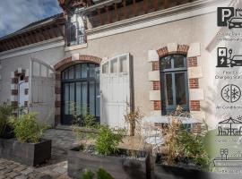 Les Écuries de Juranville, מלון בבורז'ה