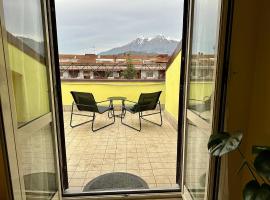 Belvedere Velino - panoramic penthouse with mountain views, hotel ad Avezzano