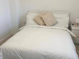 Cozy Double Room - Free Parking & Wifi, hotel i Litherland