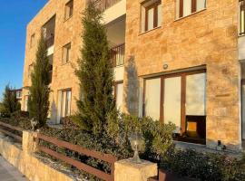 Daniel's Hotel Apartments، فندق في بافوس