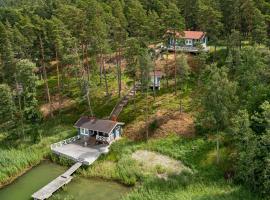 Villa Mats - Private property with seaside sauna, отель в городе Spikis