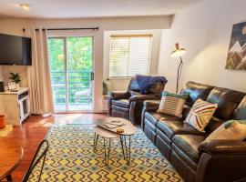 Topside Getaway 2BR Condo family pools wifi, hotel a Gatlinburg