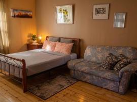 SPA Cottage with Sauna & Hot Tub, Hotel in Riga