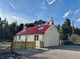 Viesnīca Cosy Highland Cottage in the Woods on Royal Deeside pilsētā Coldstone