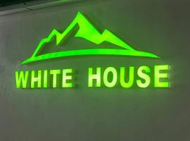 White House Dacha, Hotel in Khumson