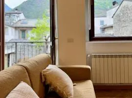 HolidayHouse - Balcony&View - Short walk to the Bernina Express
