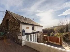Hot Tub Cottage Near Llandudno & Snowdonia with Garden and Scenic Views