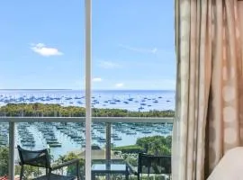 Studio at Arya Hotel Coconut Grove, Free Parking & Balcony