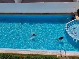 Appart lumineux avec piscine privée avec mer à 200m