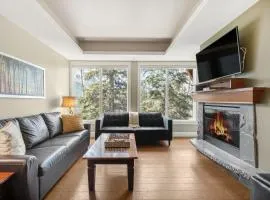 Star Suite -Luxurious condo with 3 fireplaces, and open Pool!