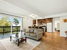 Marbella Lane - 3BR Penthouse Suite with Parking