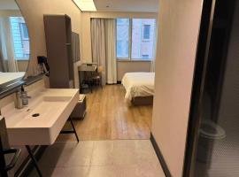 汉庭天津宝坻新都汇商业街酒店, hotel 