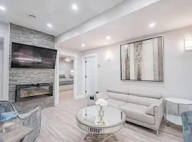 Luxury Riverside -Hot Tub, Mins to the Falls