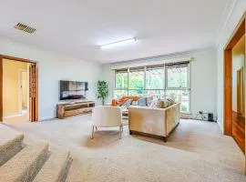 StayAU Comfortable Two-Story wPool Table&Backyard