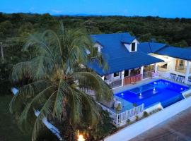 A touch of Hamptons in Fiji, khách sạn ở Yandua