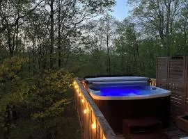 Lovers Edge A Frame - Secluded Romance, Hot Tub,Sauna,Firepit & XL Deck with Forrest scenery, Pocono Mountain Retreat