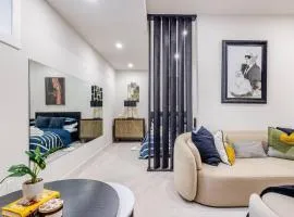 Cozy Luxury Suite with Private Movie Theatre
