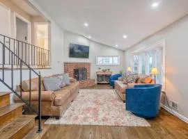 8 Bells Bungalow - Cozy, Stylish, Prime Location