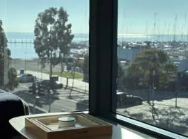 THE WATERFRONT APARTMENTS 2 Bedroom Bay View Deluxe Apartment located on the Geelong Waterfront - 2301