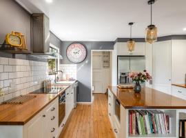 Stylish Cottage Near Hospital Precinct!, hotel en Toowoomba