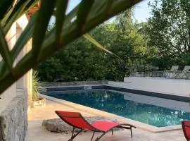 Le Mazet, studio climatisé avec accès piscine