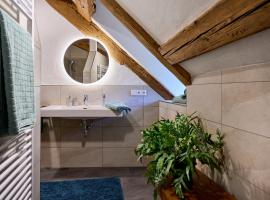 Ferienwohnungen Kommende und Ballei โรงแรมในAchberg