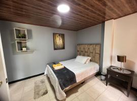 Apartaestudio Central con Vista a la Naturaleza, hotel Dosquebradasban