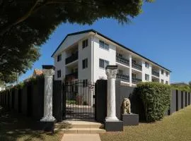 Redcliffe Villa