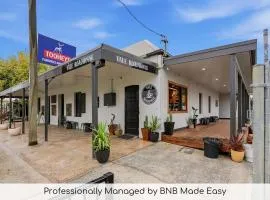 Farmer's Stay Apt 1 - Roadhouse & Renovated Pub