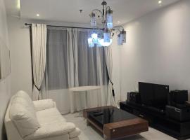 Modern 3-Bedroom, Sejahtera Apartment, khách sạn ở Kejayan