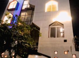 Goyal Hoteliers - Hotel Vasudha, хотел в Вриндаван