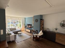 Spacious Family Home w Garden - Near Amsterdam, ξενοδοχείο στο Χίλβερσουμ
