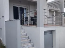 Comfortable house with sea and mountain views