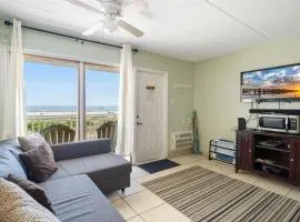 Oceanfront Condo w Heated Pool & Reserved Parking