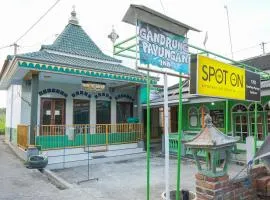 Hotel O Gandrung Payungan Family InnNearStasiun Banyuwangi Kota