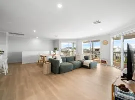 4BR Coastal Family Retreat Near North Beach BBQ