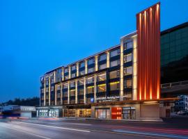 Holiday Inn Express Huangshan Mountain South Gate by IHG، فندق في هوانغشان