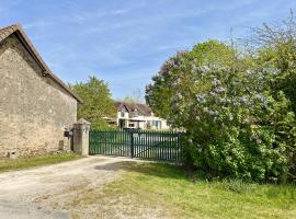 Voilà Le Logat - Chambres & Gîtes, hotel a Sainte-Gemme