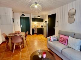 Charmant appartement lumineux avec terrasse, khách sạn ở Cavaillon