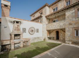 Los Mirlos, hotel a Navaluenga